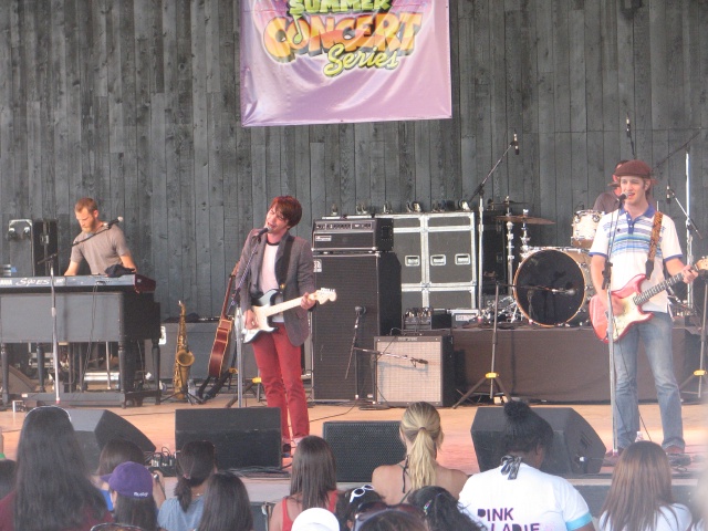 2009/07(July)/Drake_Bell/640x480_20100206 244.JPG